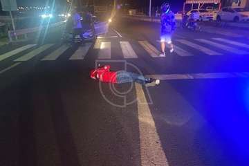 Accidente de un joven motorista en las inmediaciones de la rotonda de La Barranquera (Telde)/TA.